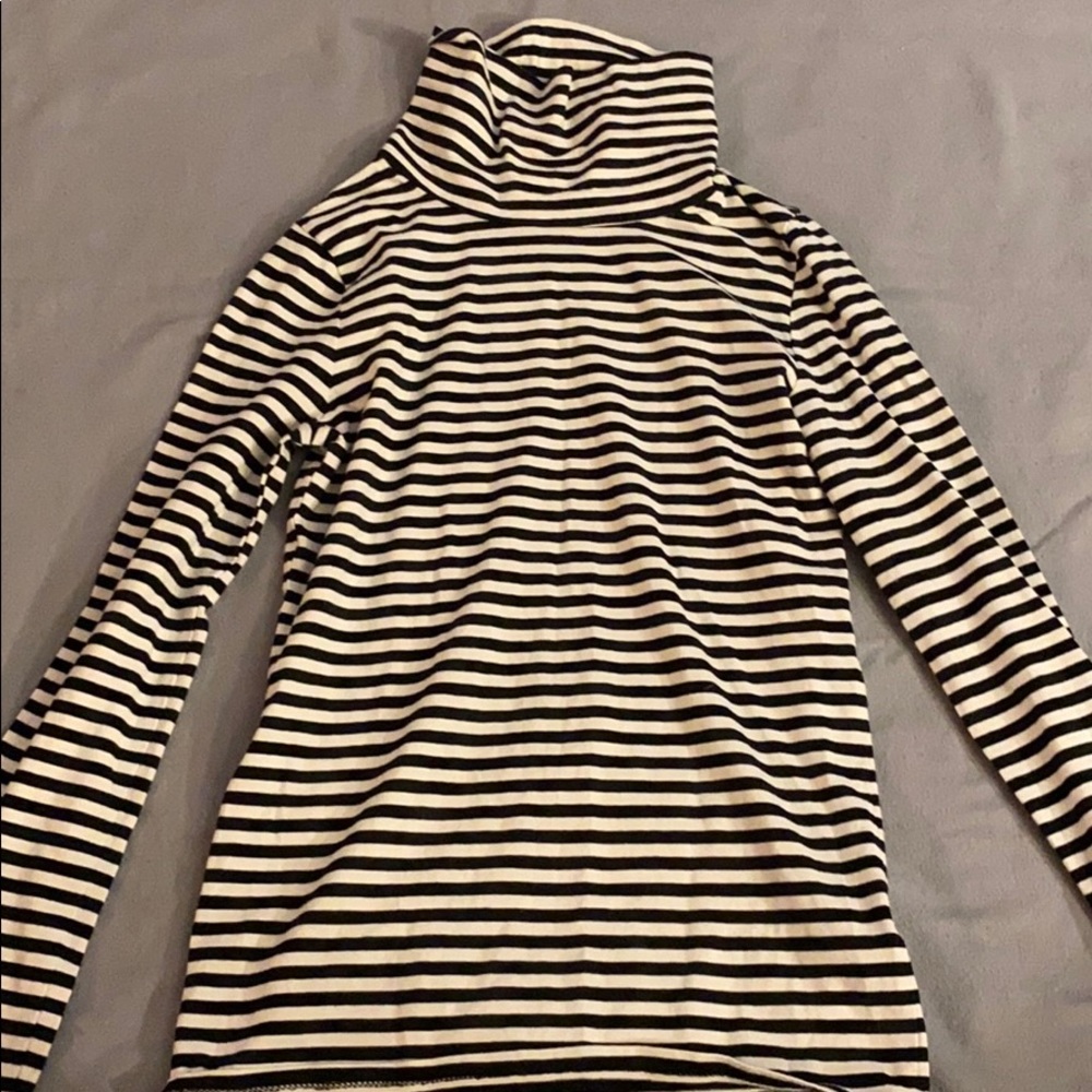 Girls long sleeve turtle neck shirt